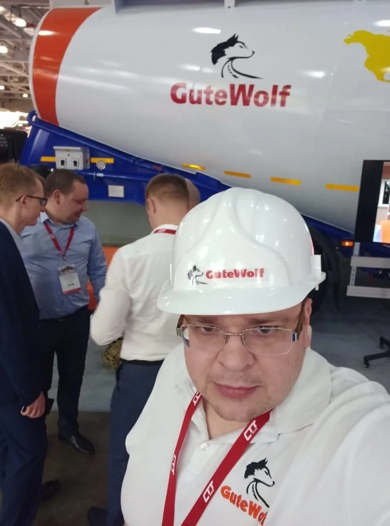 Команда GuteWolf на стенде выставки COMTRANS 2022
