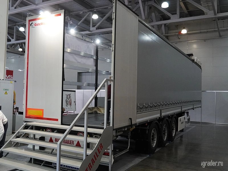 Шторно-бортовой полуприцеп GUTEWOLF на выставке COMTRANS в Москве